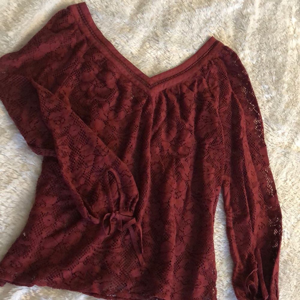 Hinge burgundy long sleeve blouse.